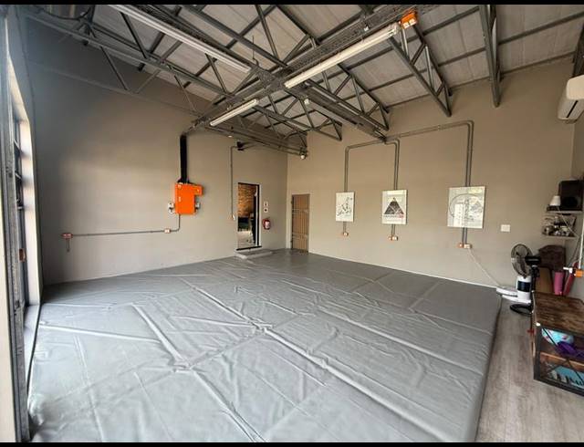 BUSINESS PROPERTY TO RENT IN PARKDENE